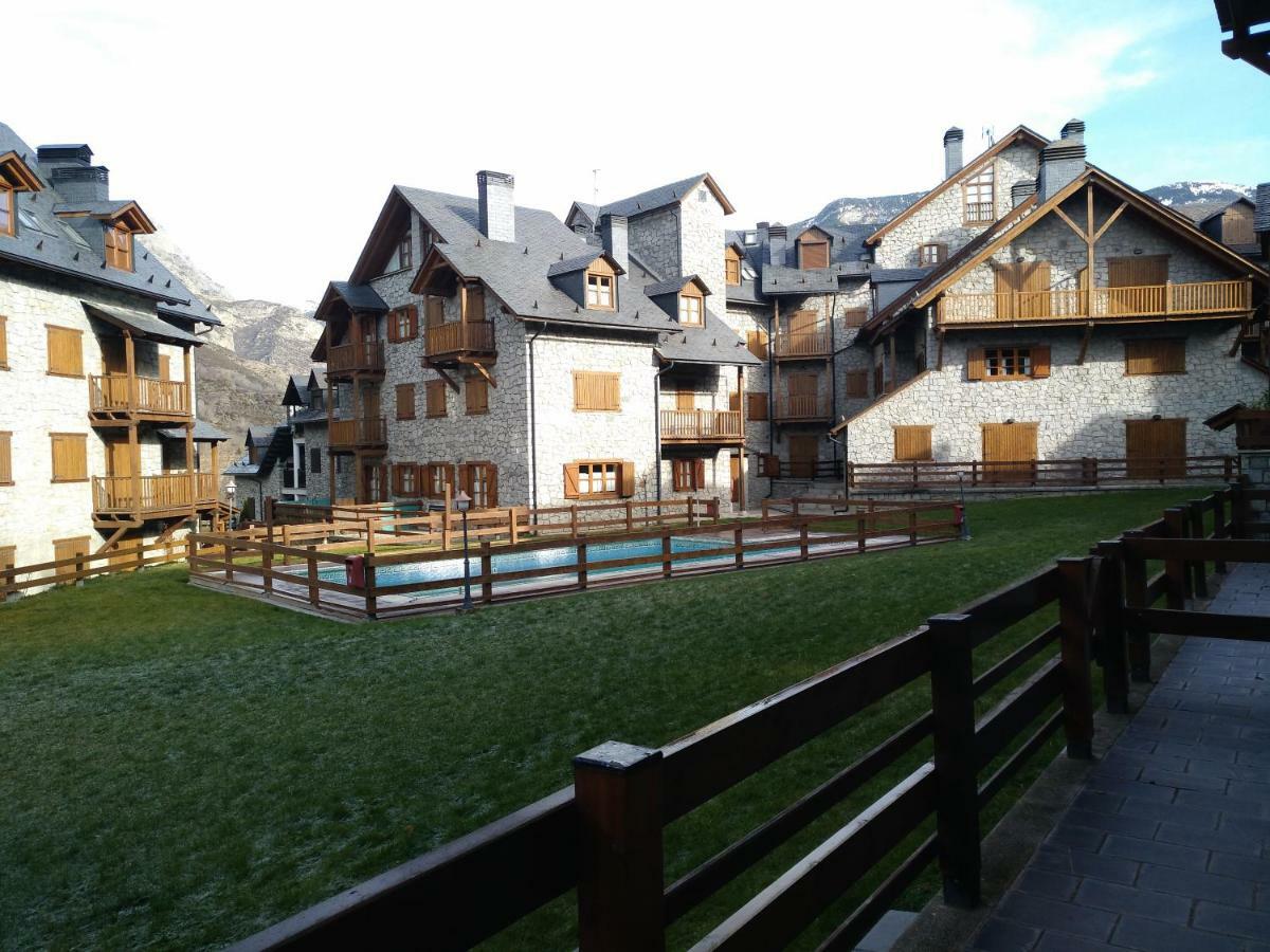 Residencial Valle De Benasque Exterior foto